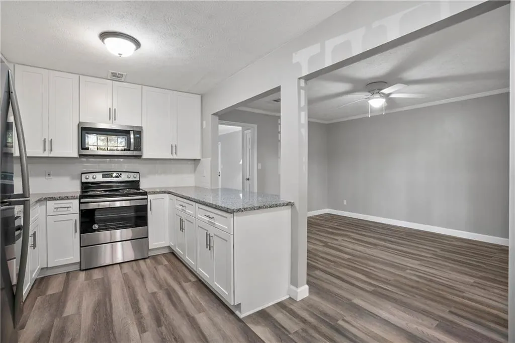 325 Winding River Drive Unit F, Sandy Springs, Georgia 30350, 2 Bedrooms Bedrooms, ,2 BathroomsBathrooms,Residential,Sold,325 Winding River Drive Unit F,6969721