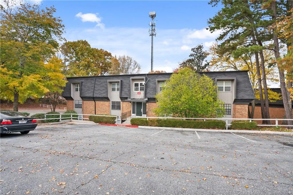 325 Winding River Drive Unit F, Sandy Springs, Georgia 30350, 2 Bedrooms Bedrooms, ,2 BathroomsBathrooms,Residential,Sold,325 Winding River Drive Unit F,6969721