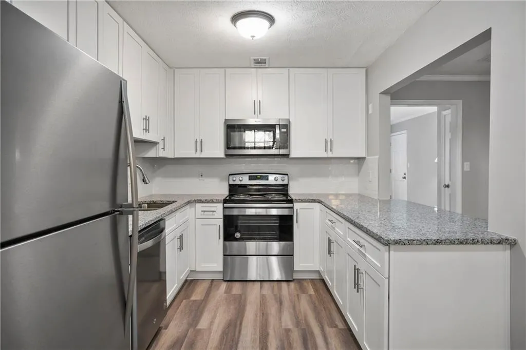 325 Winding River Drive Unit F, Sandy Springs, Georgia 30350, 2 Bedrooms Bedrooms, ,2 BathroomsBathrooms,Residential,Sold,325 Winding River Drive Unit F,6969721