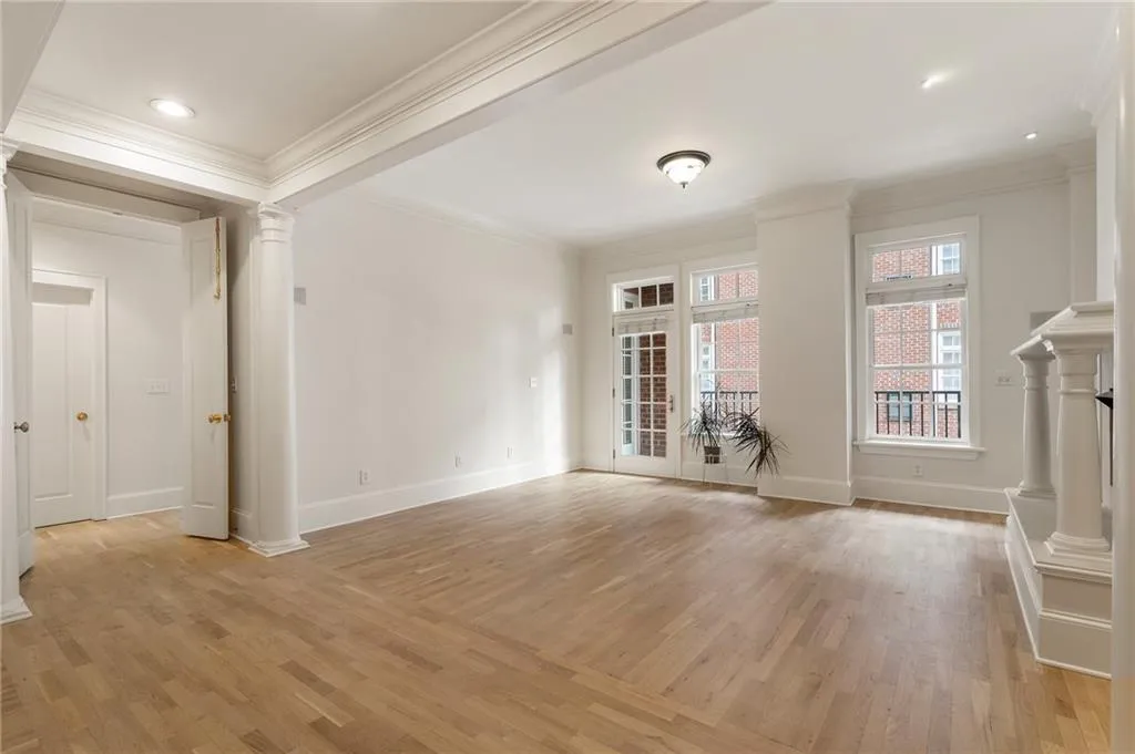 77 Peachtree Place Ne Unit 402, Atlanta, Georgia 30309, 2 Bedrooms Bedrooms, ,2 BathroomsBathrooms,Residential,For Sale,77 Peachtree Place Ne Unit 402,7663560