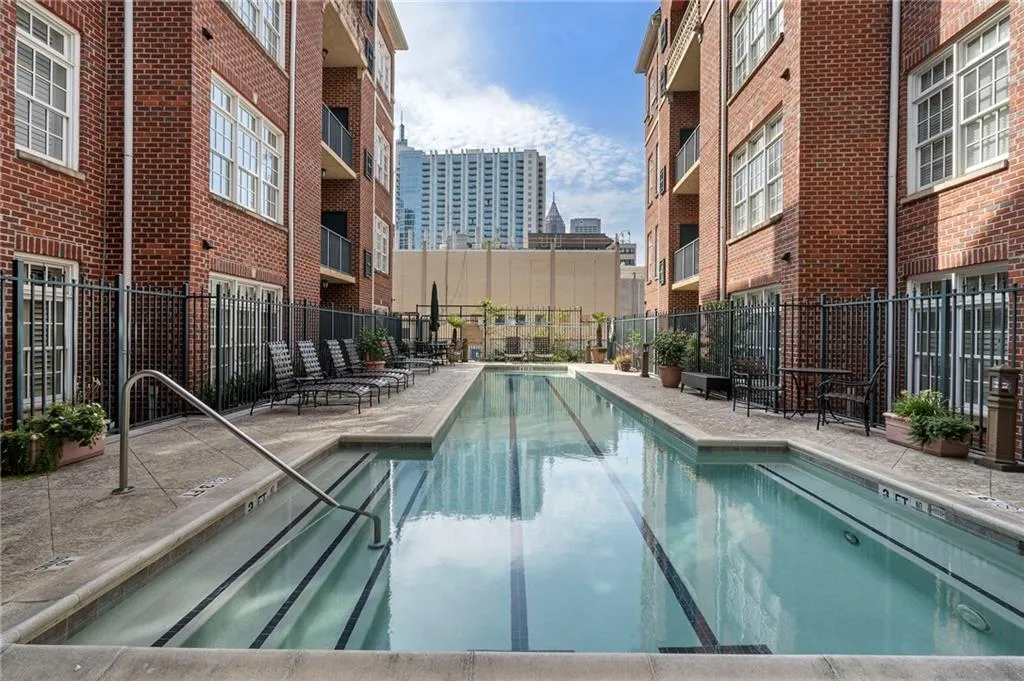 77 Peachtree Place Ne Unit 402, Atlanta, Georgia 30309, 2 Bedrooms Bedrooms, ,2 BathroomsBathrooms,Residential,For Sale,77 Peachtree Place Ne Unit 402,7663560