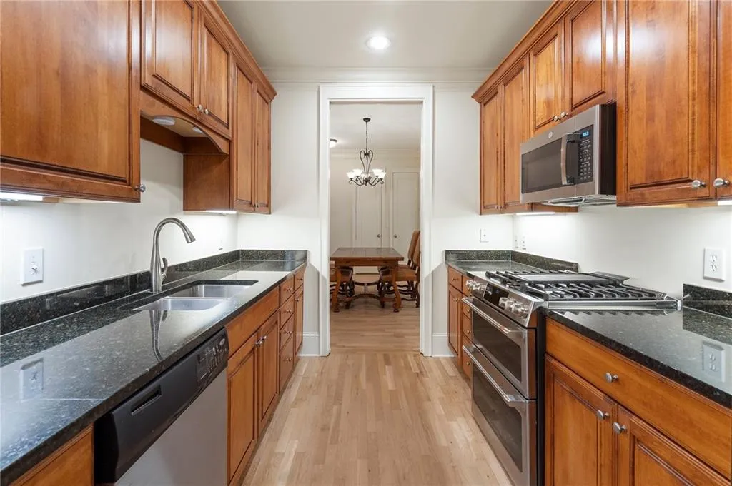 77 Peachtree Place Ne Unit 402, Atlanta, Georgia 30309, 2 Bedrooms Bedrooms, ,2 BathroomsBathrooms,Residential,For Sale,77 Peachtree Place Ne Unit 402,7663560