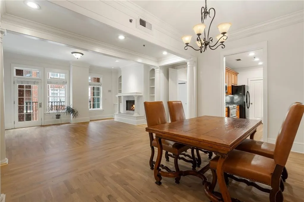 77 Peachtree Place Ne Unit 402, Atlanta, Georgia 30309, 2 Bedrooms Bedrooms, ,2 BathroomsBathrooms,Residential,For Sale,77 Peachtree Place Ne Unit 402,7663560