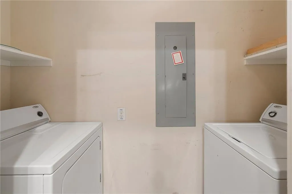 77 Peachtree Place Ne Unit 402, Atlanta, Georgia 30309, 2 Bedrooms Bedrooms, ,2 BathroomsBathrooms,Residential,For Sale,77 Peachtree Place Ne Unit 402,7663560