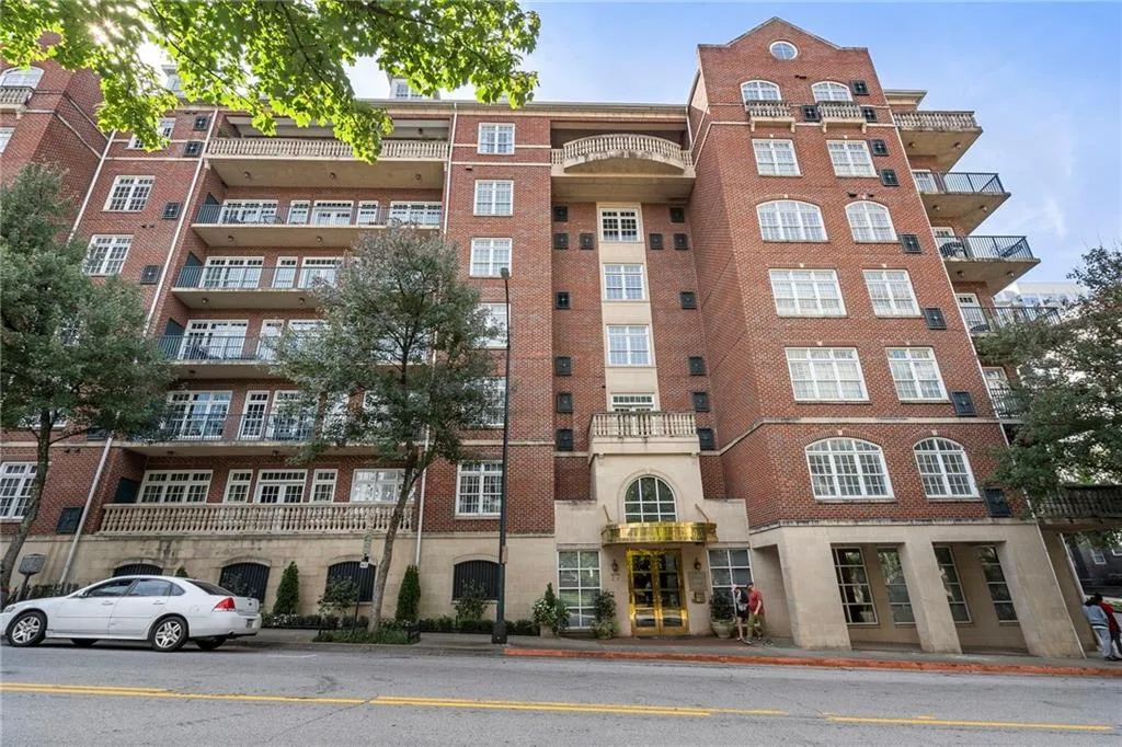 77 Peachtree Place Ne Unit 402, Atlanta, Georgia 30309, 2 Bedrooms Bedrooms, ,2 BathroomsBathrooms,Residential,For Sale,77 Peachtree Place Ne Unit 402,7663560