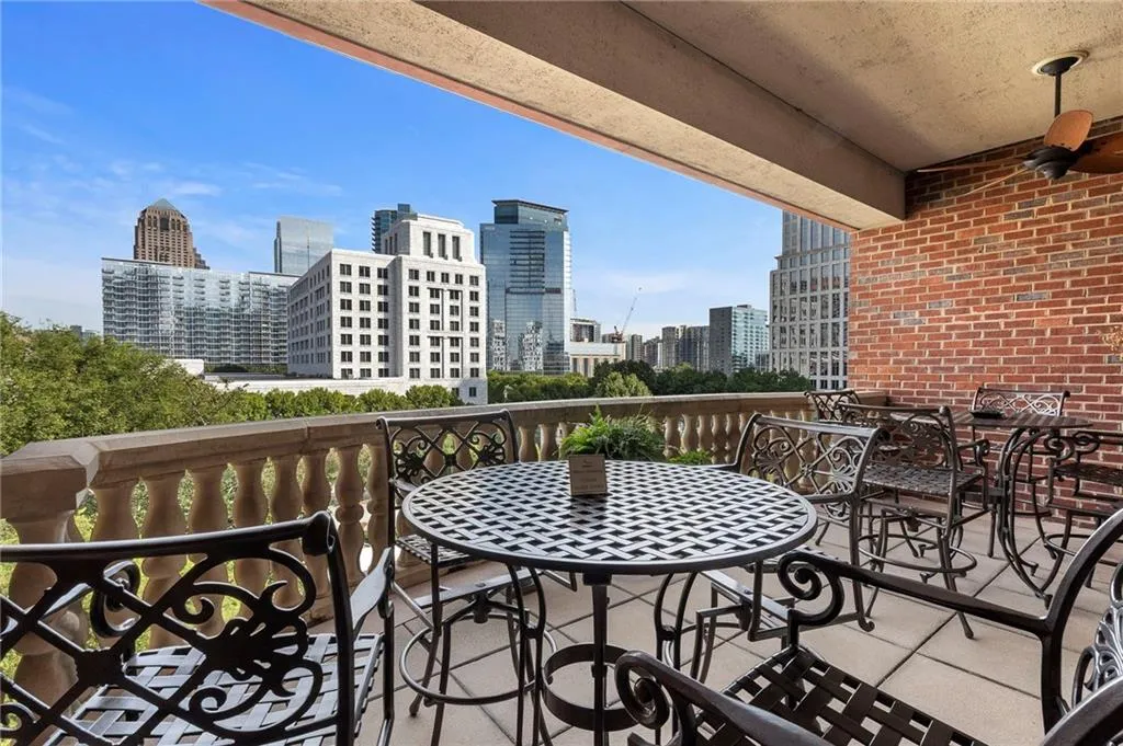 77 Peachtree Place Ne Unit 402, Atlanta, Georgia 30309, 2 Bedrooms Bedrooms, ,2 BathroomsBathrooms,Residential,For Sale,77 Peachtree Place Ne Unit 402,7663560