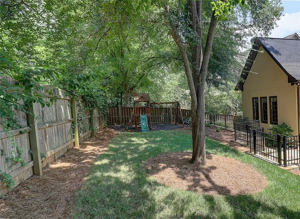 275 Lafayette Way Nw, Atlanta, Georgia 30327, 5 Bedrooms Bedrooms, ,5 BathroomsBathrooms,Residential,Sold,275 Lafayette Way Nw,5722920