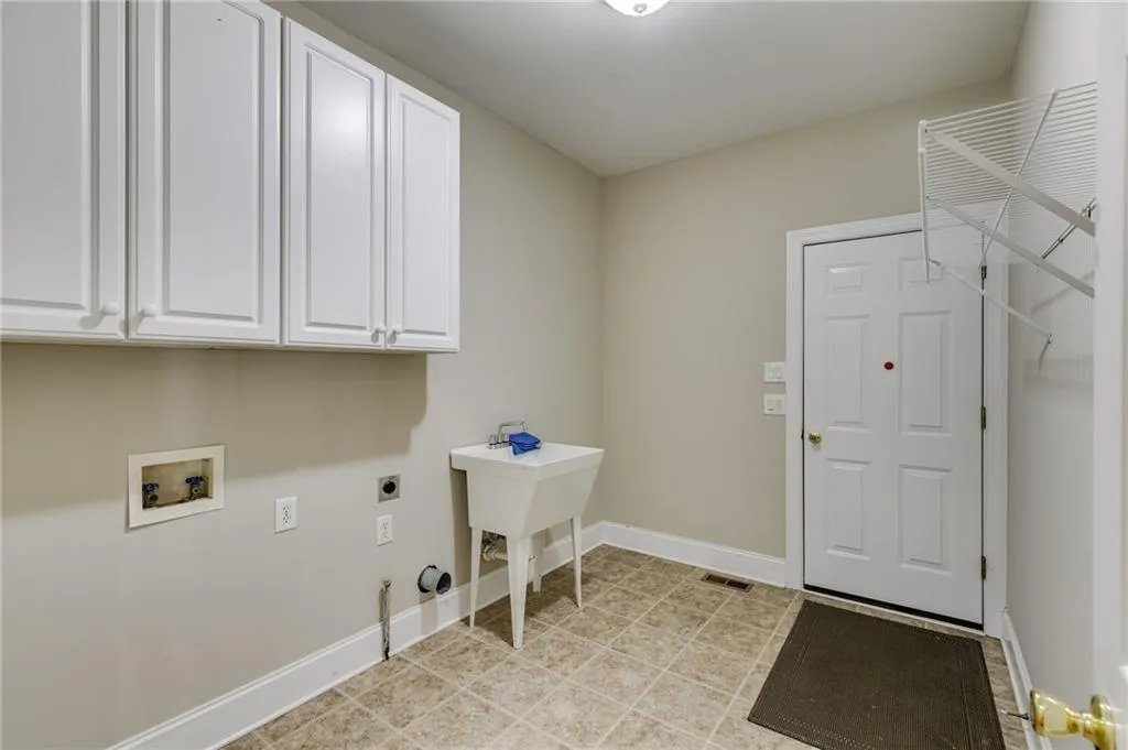 Huge laundry room on main