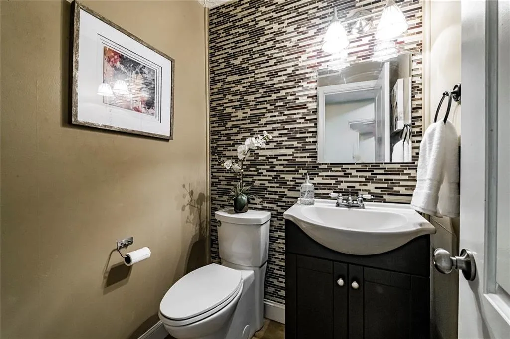 7750 Roswell Road Unit 11b, Sandy Springs, Georgia 30350, 3 Bedrooms Bedrooms, ,2 BathroomsBathrooms,Residential,Sold,7750 Roswell Road Unit 11b,6860702