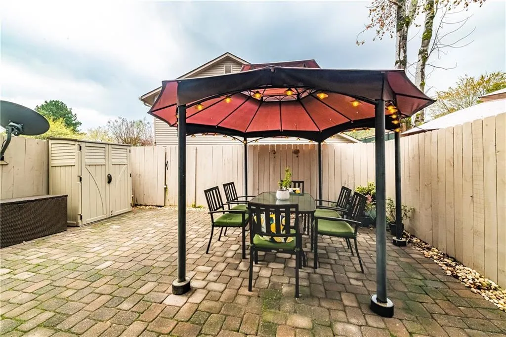 7750 Roswell Road Unit 11b, Sandy Springs, Georgia 30350, 3 Bedrooms Bedrooms, ,2 BathroomsBathrooms,Residential,Sold,7750 Roswell Road Unit 11b,6860702