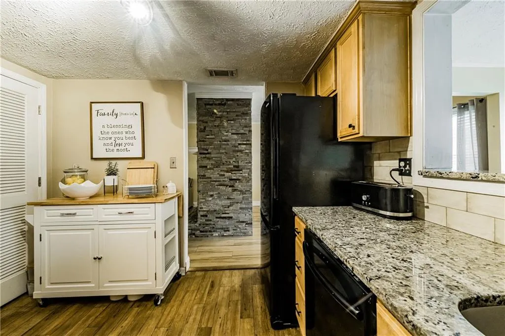 7750 Roswell Road Unit 11b, Sandy Springs, Georgia 30350, 3 Bedrooms Bedrooms, ,2 BathroomsBathrooms,Residential,Sold,7750 Roswell Road Unit 11b,6860702