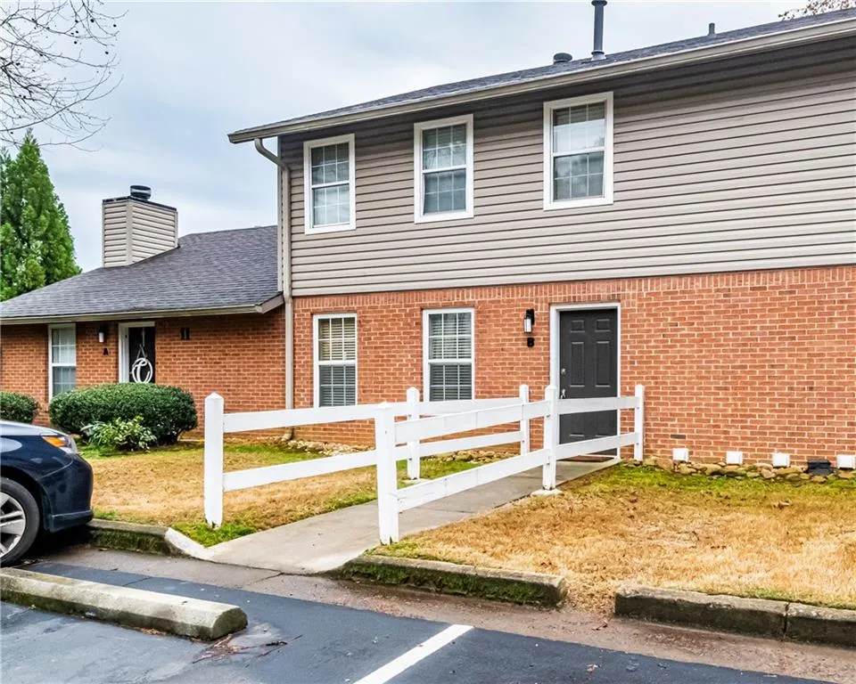 7750 Roswell Road Unit 11b, Sandy Springs, Georgia 30350, 3 Bedrooms Bedrooms, ,2 BathroomsBathrooms,Residential,Sold,7750 Roswell Road Unit 11b,6860702