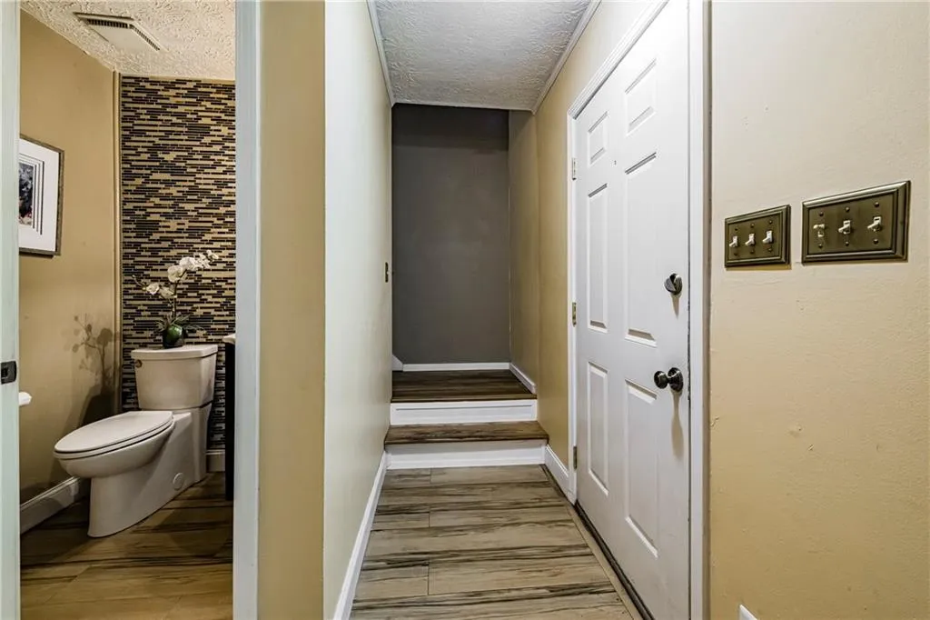 7750 Roswell Road Unit 11b, Sandy Springs, Georgia 30350, 3 Bedrooms Bedrooms, ,2 BathroomsBathrooms,Residential,Sold,7750 Roswell Road Unit 11b,6860702