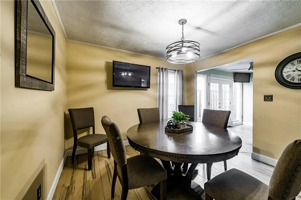 7750 Roswell Road Unit 11b, Sandy Springs, Georgia 30350, 3 Bedrooms Bedrooms, ,2 BathroomsBathrooms,Residential,Sold,7750 Roswell Road Unit 11b,6860702