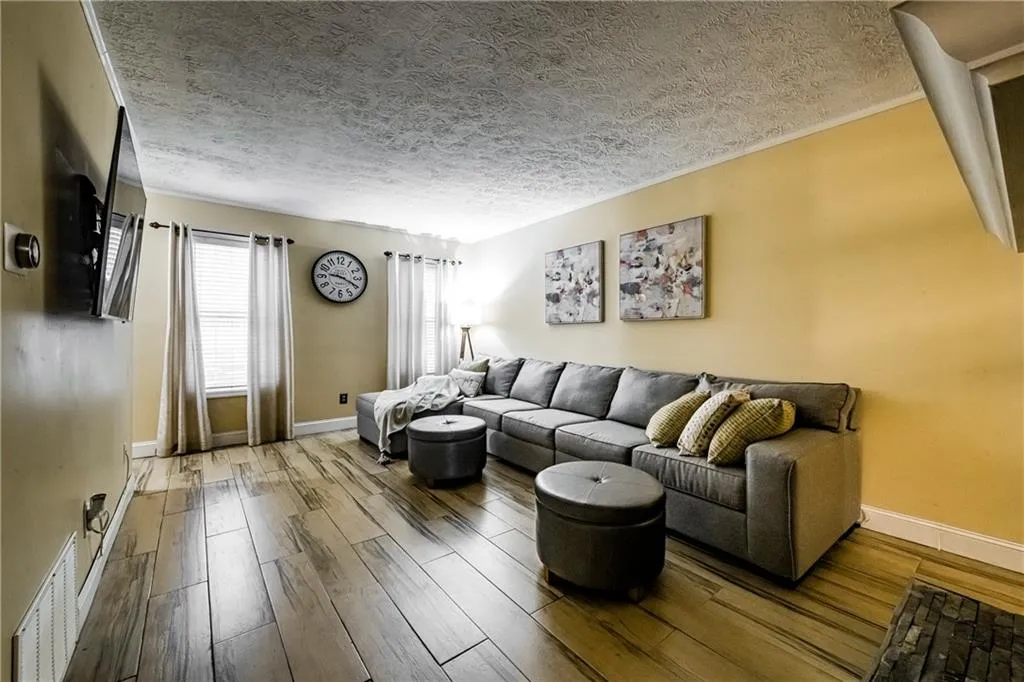 7750 Roswell Road Unit 11b, Sandy Springs, Georgia 30350, 3 Bedrooms Bedrooms, ,2 BathroomsBathrooms,Residential,Sold,7750 Roswell Road Unit 11b,6860702