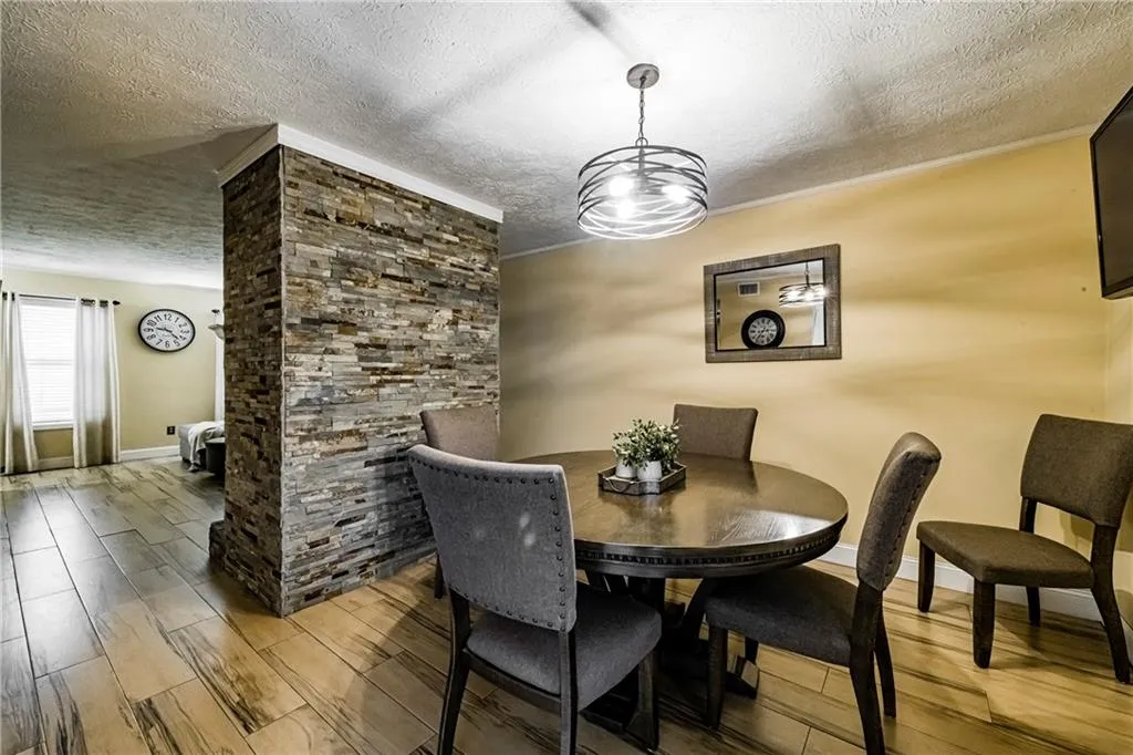 7750 Roswell Road Unit 11b, Sandy Springs, Georgia 30350, 3 Bedrooms Bedrooms, ,2 BathroomsBathrooms,Residential,Sold,7750 Roswell Road Unit 11b,6860702