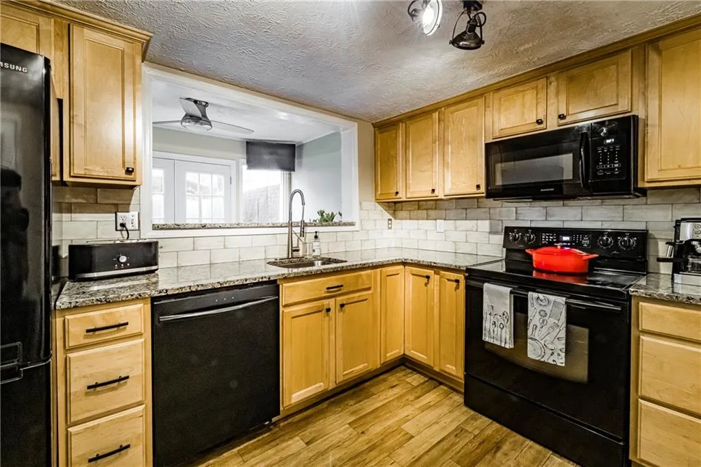 7750 Roswell Road Unit 11b, Sandy Springs, Georgia 30350, 3 Bedrooms Bedrooms, ,2 BathroomsBathrooms,Residential,Sold,7750 Roswell Road Unit 11b,6860702