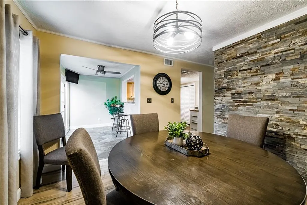7750 Roswell Road Unit 11b, Sandy Springs, Georgia 30350, 3 Bedrooms Bedrooms, ,2 BathroomsBathrooms,Residential,Sold,7750 Roswell Road Unit 11b,6860702