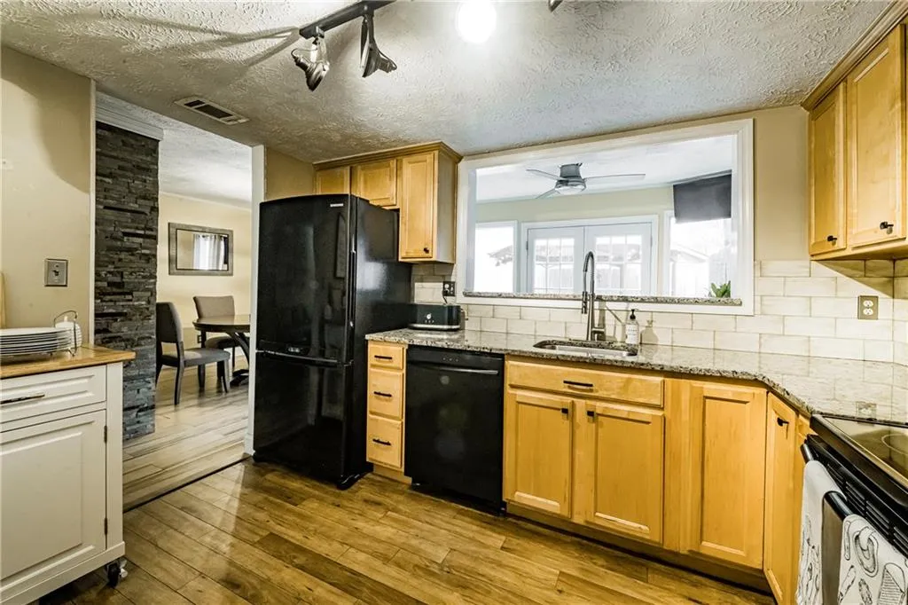 7750 Roswell Road Unit 11b, Sandy Springs, Georgia 30350, 3 Bedrooms Bedrooms, ,2 BathroomsBathrooms,Residential,Sold,7750 Roswell Road Unit 11b,6860702