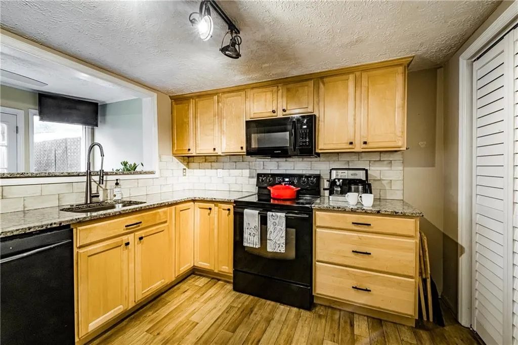 7750 Roswell Road Unit 11b, Sandy Springs, Georgia 30350, 3 Bedrooms Bedrooms, ,2 BathroomsBathrooms,Residential,Sold,7750 Roswell Road Unit 11b,6860702