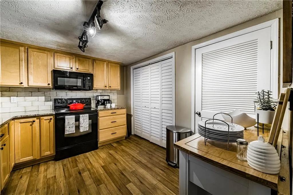 7750 Roswell Road Unit 11b, Sandy Springs, Georgia 30350, 3 Bedrooms Bedrooms, ,2 BathroomsBathrooms,Residential,Sold,7750 Roswell Road Unit 11b,6860702