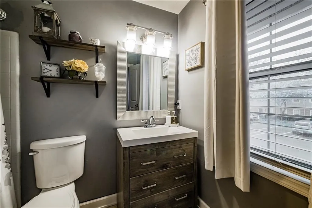 7750 Roswell Road Unit 11b, Sandy Springs, Georgia 30350, 3 Bedrooms Bedrooms, ,2 BathroomsBathrooms,Residential,Sold,7750 Roswell Road Unit 11b,6860702