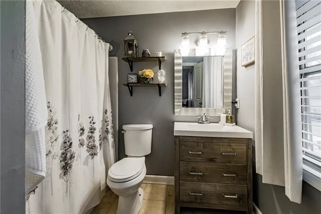 7750 Roswell Road Unit 11b, Sandy Springs, Georgia 30350, 3 Bedrooms Bedrooms, ,2 BathroomsBathrooms,Residential,Sold,7750 Roswell Road Unit 11b,6860702