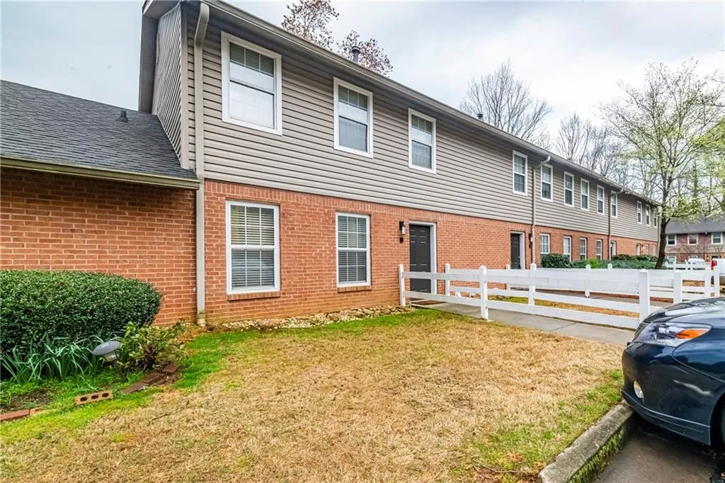 7750 Roswell Road Unit 11b, Sandy Springs, Georgia 30350, 3 Bedrooms Bedrooms, ,2 BathroomsBathrooms,Residential,Sold,7750 Roswell Road Unit 11b,6860702