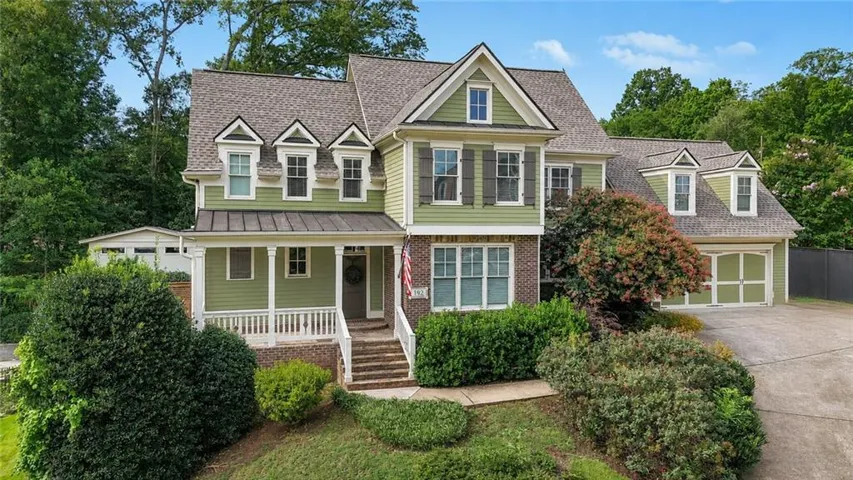 WELCOME HOME TO THIS AMAZING HOME JUST MINUTES FROM THE MARIETTA SQUARE!