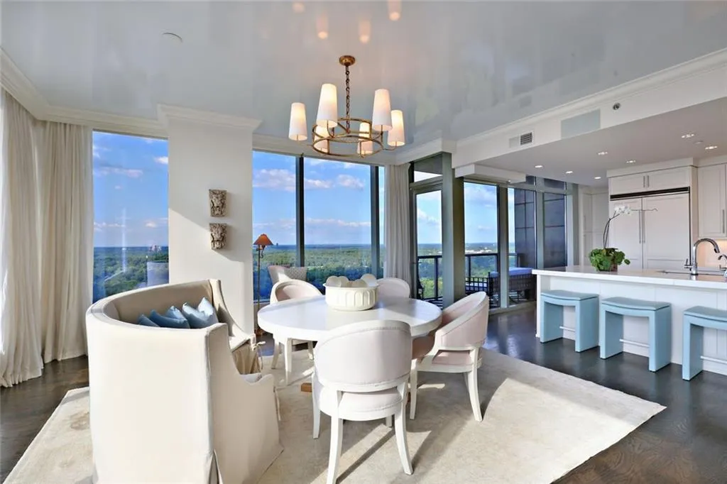 3630 Peachtree Road Ne Unit 2607, Atlanta, Georgia 30326, 3 Bedrooms Bedrooms, ,3 BathroomsBathrooms,Residential,Sold,3630 Peachtree Road Ne Unit 2607,5752216