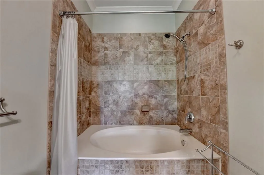 3635 E Paces Circle Ne Unit 1309, Atlanta, Georgia 30326, 1 Bedroom Bedrooms, 0 ,1 BathroomBathrooms,Residential,For Sale,3635 E Paces Circle Ne Unit 1309,7750451
