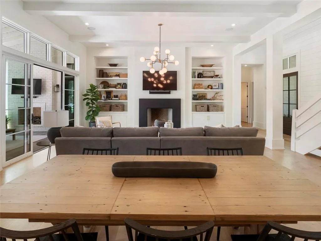 5200 W Kingston Ct, Atlanta, Georgia 30342, 6 Bedrooms Bedrooms, ,6 BathroomsBathrooms,Residential,Sold,5200 W Kingston Ct,7035408