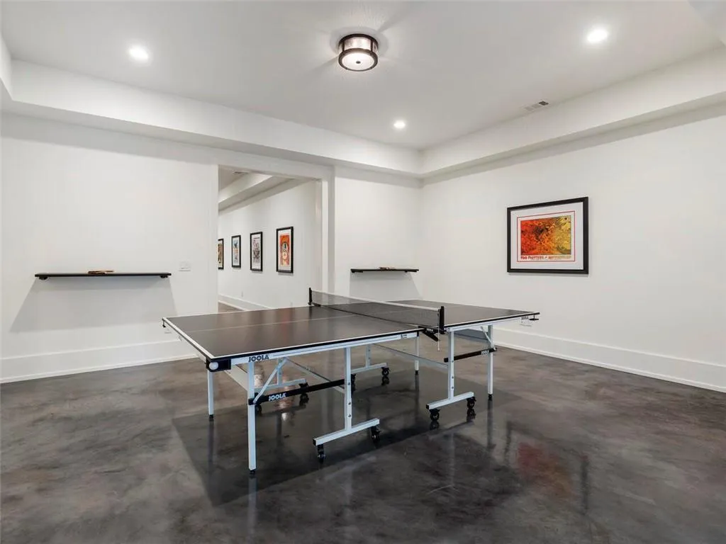 5200 W Kingston Ct, Atlanta, Georgia 30342, 6 Bedrooms Bedrooms, ,6 BathroomsBathrooms,Residential,Sold,5200 W Kingston Ct,7035408