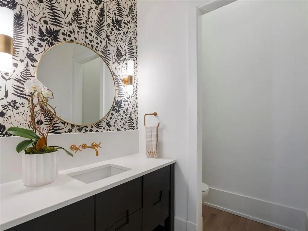 5200 W Kingston Ct, Atlanta, Georgia 30342, 6 Bedrooms Bedrooms, ,6 BathroomsBathrooms,Residential,Sold,5200 W Kingston Ct,7035408