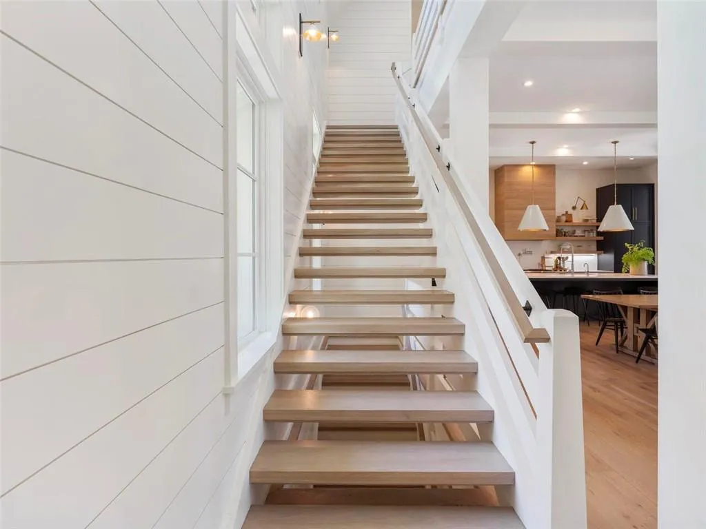 5200 W Kingston Ct, Atlanta, Georgia 30342, 6 Bedrooms Bedrooms, ,6 BathroomsBathrooms,Residential,Sold,5200 W Kingston Ct,7035408