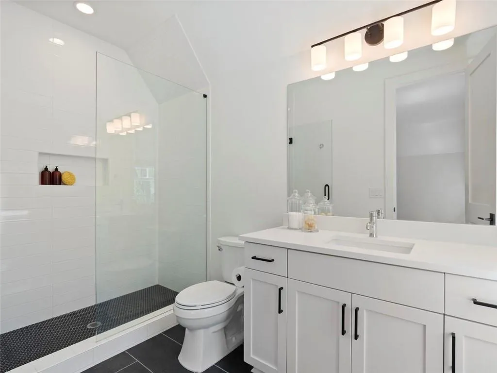 5200 W Kingston Ct, Atlanta, Georgia 30342, 6 Bedrooms Bedrooms, ,6 BathroomsBathrooms,Residential,Sold,5200 W Kingston Ct,7035408