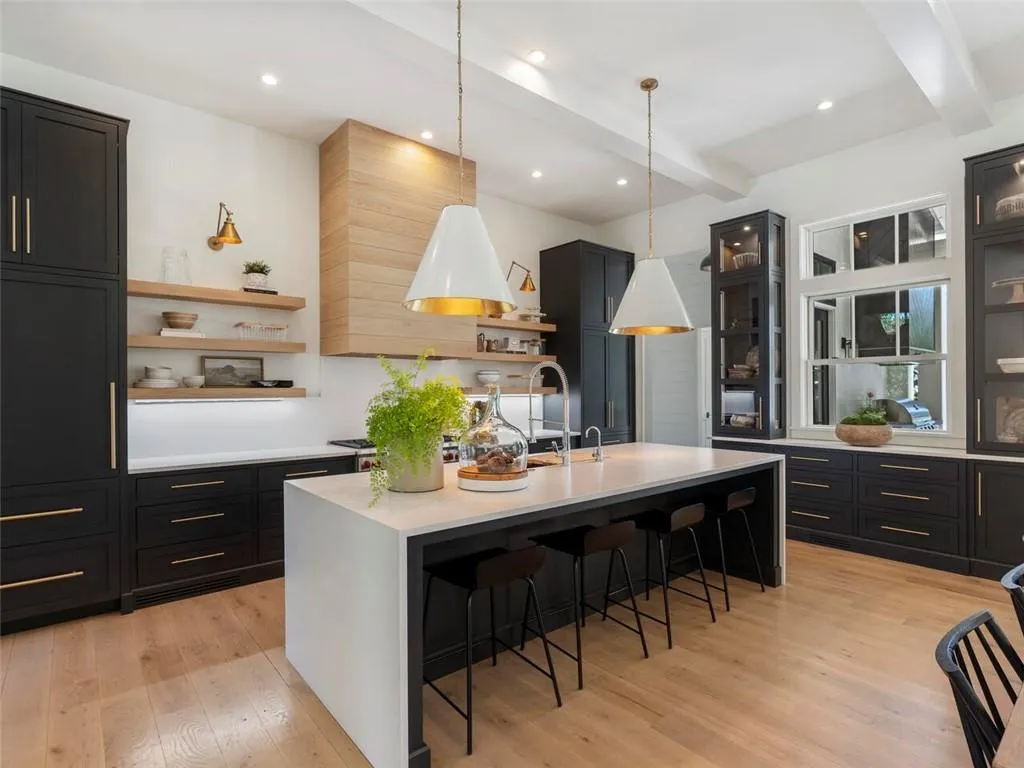 5200 W Kingston Ct, Atlanta, Georgia 30342, 6 Bedrooms Bedrooms, ,6 BathroomsBathrooms,Residential,Sold,5200 W Kingston Ct,7035408