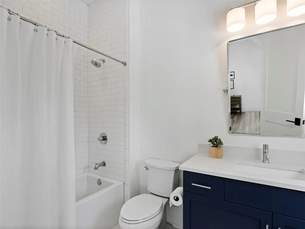 5200 W Kingston Ct, Atlanta, Georgia 30342, 6 Bedrooms Bedrooms, ,6 BathroomsBathrooms,Residential,Sold,5200 W Kingston Ct,7035408