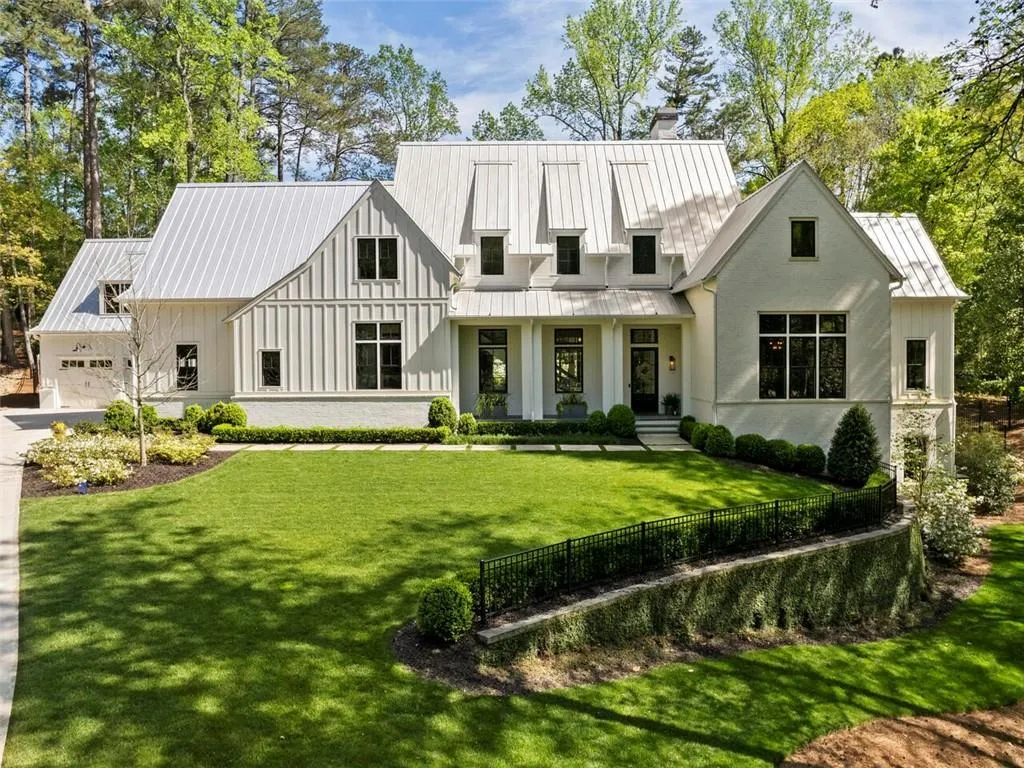 5200 W Kingston Ct, Atlanta, Georgia 30342, 6 Bedrooms Bedrooms, ,6 BathroomsBathrooms,Residential,Sold,5200 W Kingston Ct,7035408