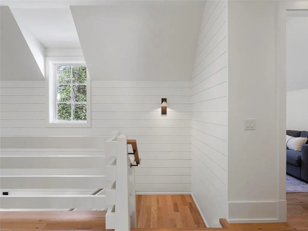 5200 W Kingston Ct, Atlanta, Georgia 30342, 6 Bedrooms Bedrooms, ,6 BathroomsBathrooms,Residential,Sold,5200 W Kingston Ct,7035408