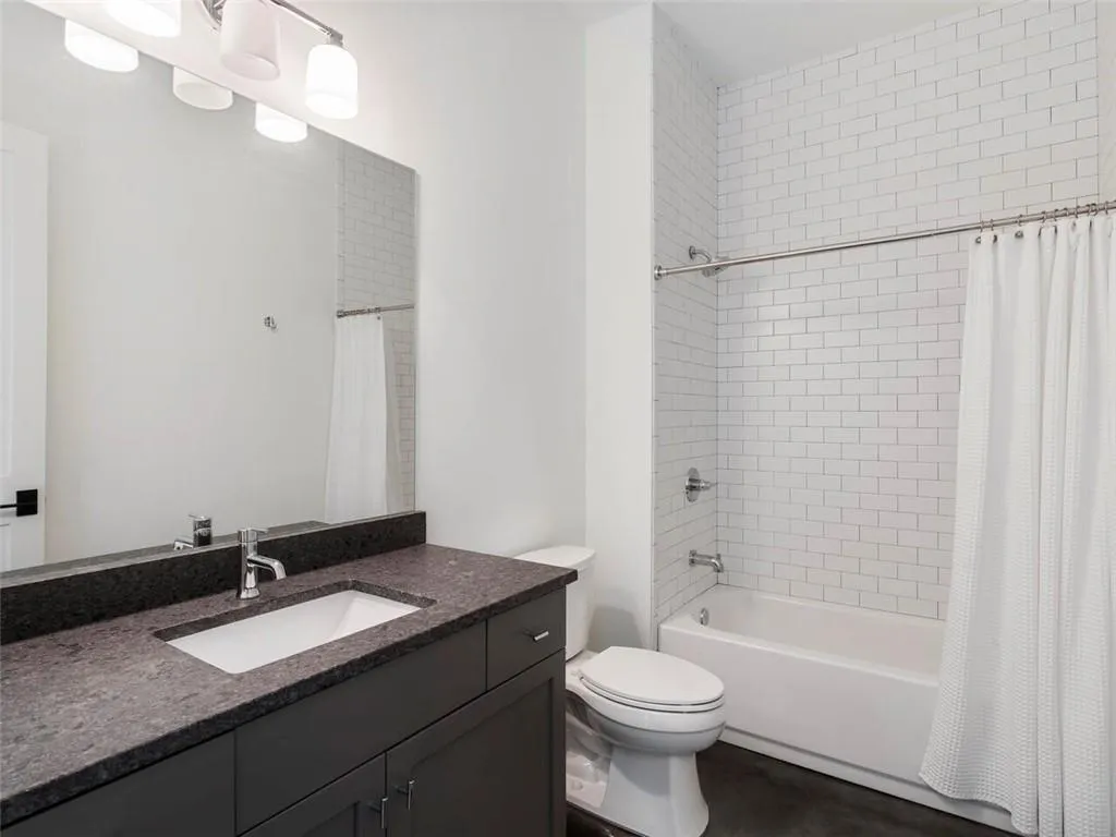 5200 W Kingston Ct, Atlanta, Georgia 30342, 6 Bedrooms Bedrooms, ,6 BathroomsBathrooms,Residential,Sold,5200 W Kingston Ct,7035408