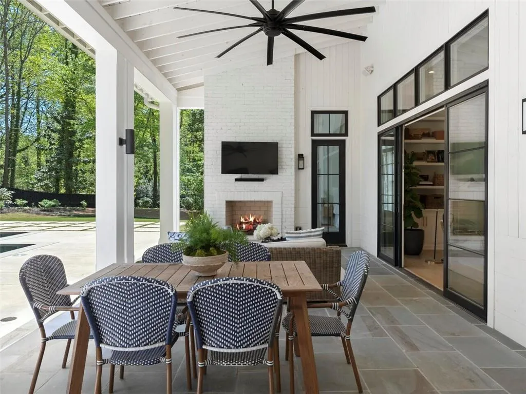 5200 W Kingston Ct, Atlanta, Georgia 30342, 6 Bedrooms Bedrooms, ,6 BathroomsBathrooms,Residential,Sold,5200 W Kingston Ct,7035408