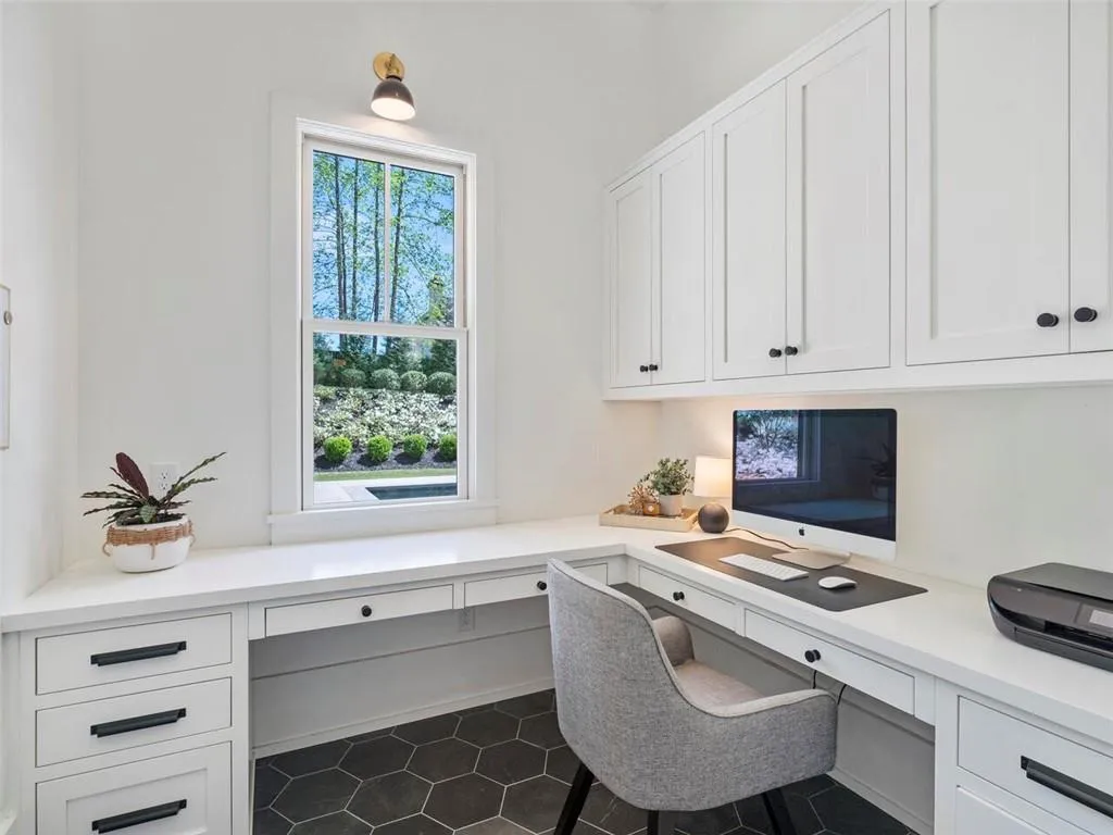 5200 W Kingston Ct, Atlanta, Georgia 30342, 6 Bedrooms Bedrooms, ,6 BathroomsBathrooms,Residential,Sold,5200 W Kingston Ct,7035408