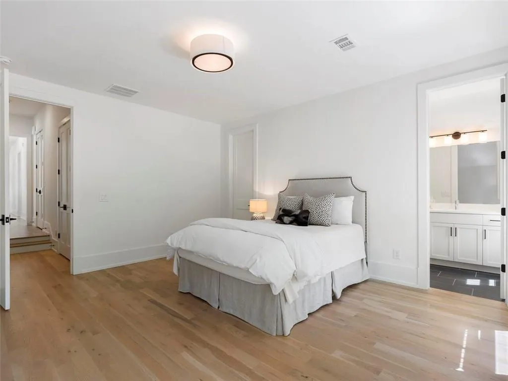 5200 W Kingston Ct, Atlanta, Georgia 30342, 6 Bedrooms Bedrooms, ,6 BathroomsBathrooms,Residential,Sold,5200 W Kingston Ct,7035408