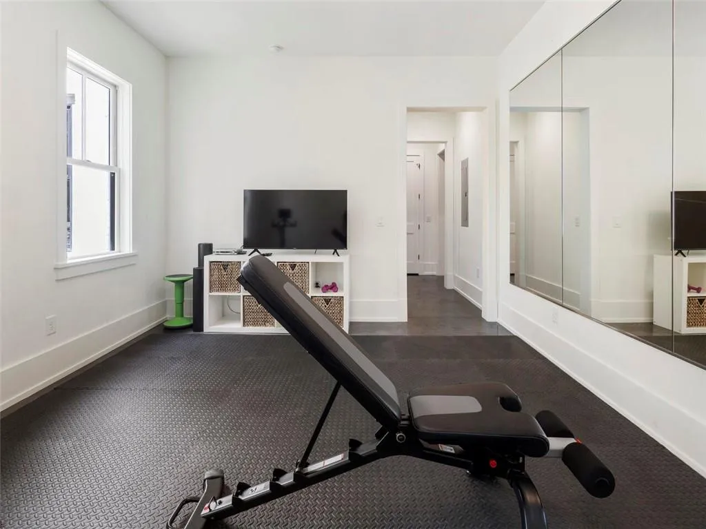 5200 W Kingston Ct, Atlanta, Georgia 30342, 6 Bedrooms Bedrooms, ,6 BathroomsBathrooms,Residential,Sold,5200 W Kingston Ct,7035408