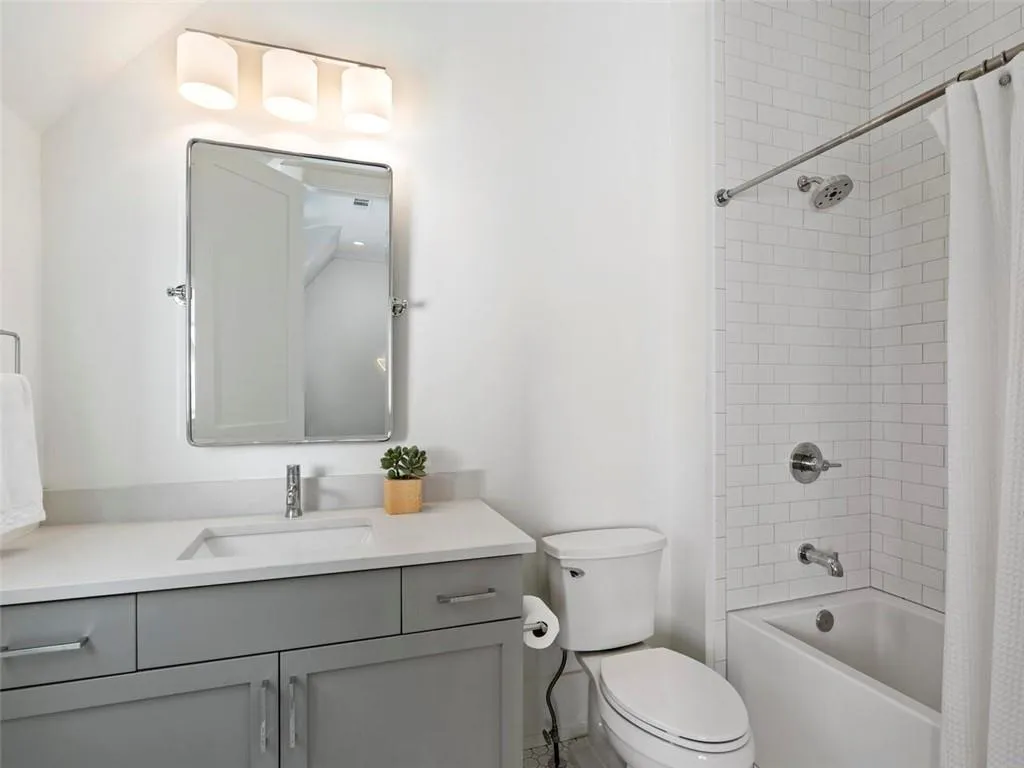 5200 W Kingston Ct, Atlanta, Georgia 30342, 6 Bedrooms Bedrooms, ,6 BathroomsBathrooms,Residential,Sold,5200 W Kingston Ct,7035408