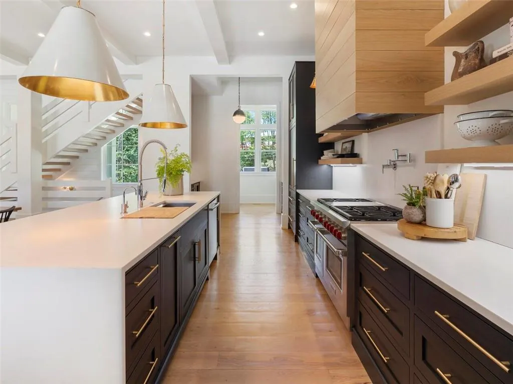 5200 W Kingston Ct, Atlanta, Georgia 30342, 6 Bedrooms Bedrooms, ,6 BathroomsBathrooms,Residential,Sold,5200 W Kingston Ct,7035408