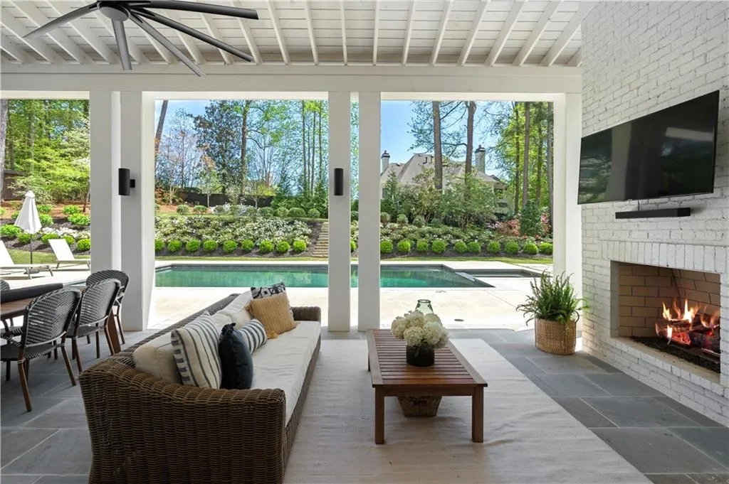 5200 W Kingston Ct, Atlanta, Georgia 30342, 6 Bedrooms Bedrooms, ,6 BathroomsBathrooms,Residential,Sold,5200 W Kingston Ct,7035408