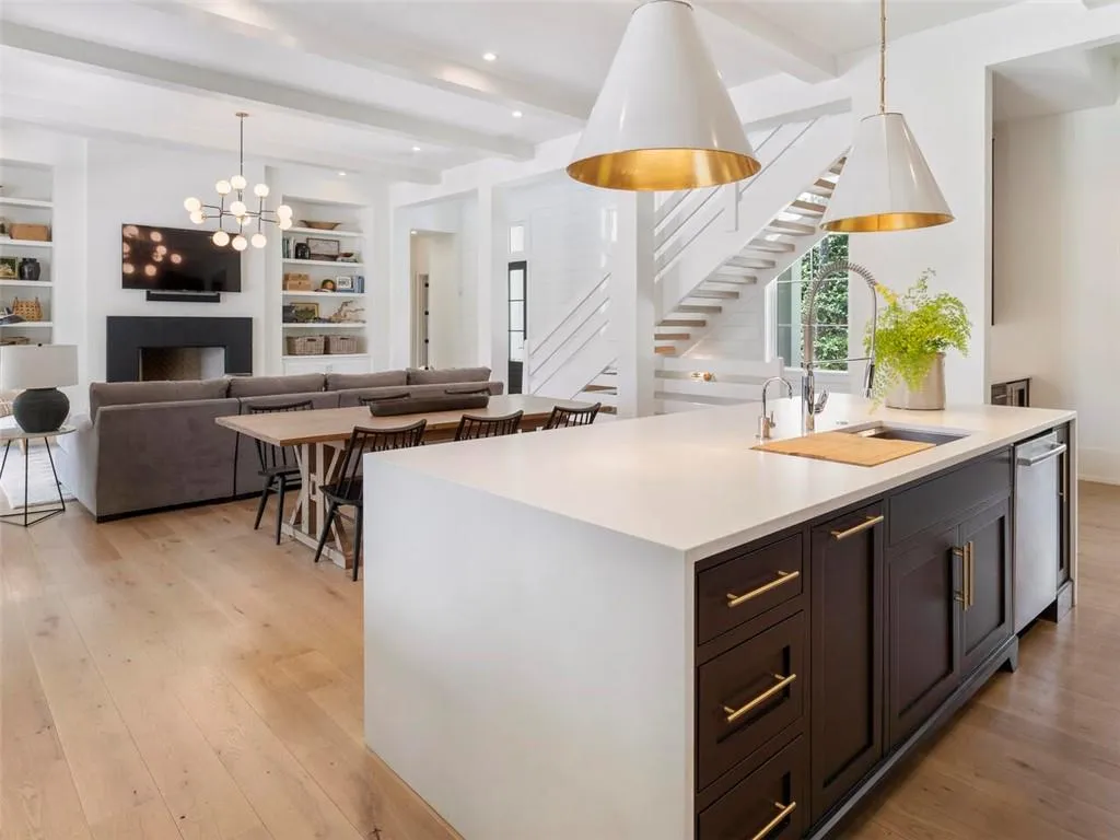 5200 W Kingston Ct, Atlanta, Georgia 30342, 6 Bedrooms Bedrooms, ,6 BathroomsBathrooms,Residential,Sold,5200 W Kingston Ct,7035408