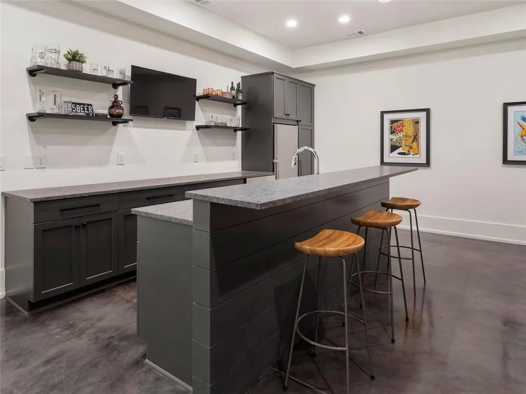 5200 W Kingston Ct, Atlanta, Georgia 30342, 6 Bedrooms Bedrooms, ,6 BathroomsBathrooms,Residential,Sold,5200 W Kingston Ct,7035408